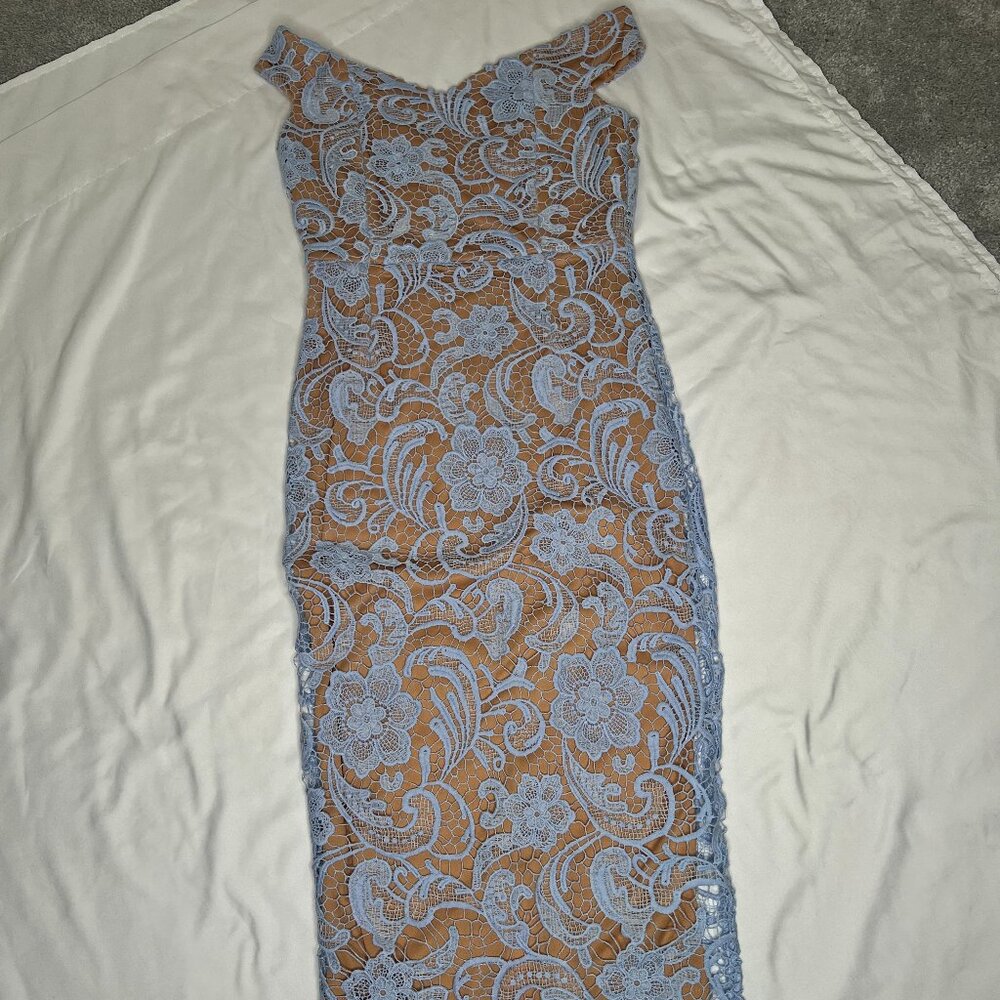 Boohoo Women's Crochet Lace Midi Dress in Soft Blue and Tan Lining - US 4